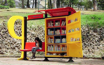 Успех проекта в Боготе во многом связан с удобной и стильной дизайнерской концепцией. «Гоголь-модули» также должны стать торговыми точками со всеми доступными современному читателю формами использования книги и одновременно применяться как традиционная парковая мебель