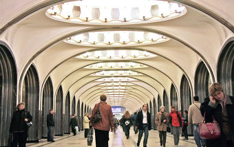 Станция «Маяковская» в Москве неизменно входит во все рейтинги самых красивых станций метро мира