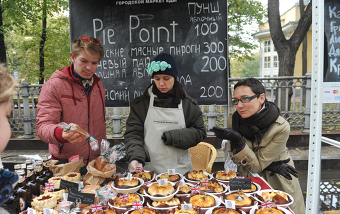 На «Городском маркете еды» в Парке Горького собрались столичные любители вкусной и здоровой пищи