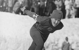 До сих пор Лидия Скобликова является рекордсменкой в конькобежном спорте по числу выигранных золотых олимпийских медалей. А ее каноническая фотография известна всем, кто хоть немного интересуется коньками