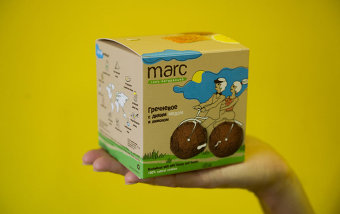 В разработке дизайна упаковки «Marc 100% натурально» учли, что нужна была упаковка, которая бы визуально говорила о качестве и слегка намекала на иностранность продукции.