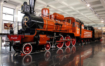 Знаменитый мемориальный паровоз У-127 1910 года представляет собой не только исторический памятник, но и считается памятником науки и техники