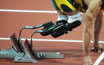 Южноафриканский спортсмен Оскар Писториус в полуфинальном забеге на 400 м на соревнованиях по легкой атлетике на XXX летних Олимпийских играх в Лондоне.
