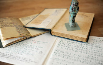 Книги, рукописи, древние статуэтки вошли в фонд столичного  Культурного центра-библиотеки им. М. А. Волошина