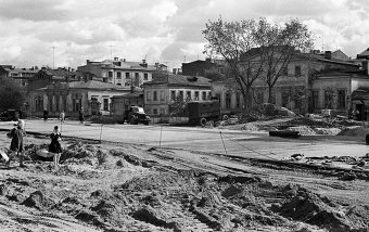 Начало строительства Калининского проспекта. 01.09.1963 Перекресток Карманицкого переулка и Композиторской улицы (бывшей Собачьей площадки).