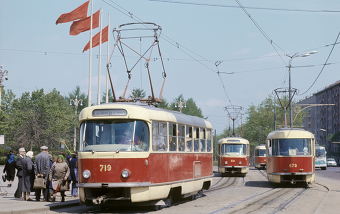 1974 год. 11-й трамвай ходил от Останкино до 16-й Парковой. Остановка «Выставка достижений народного хозяйства СССР». 